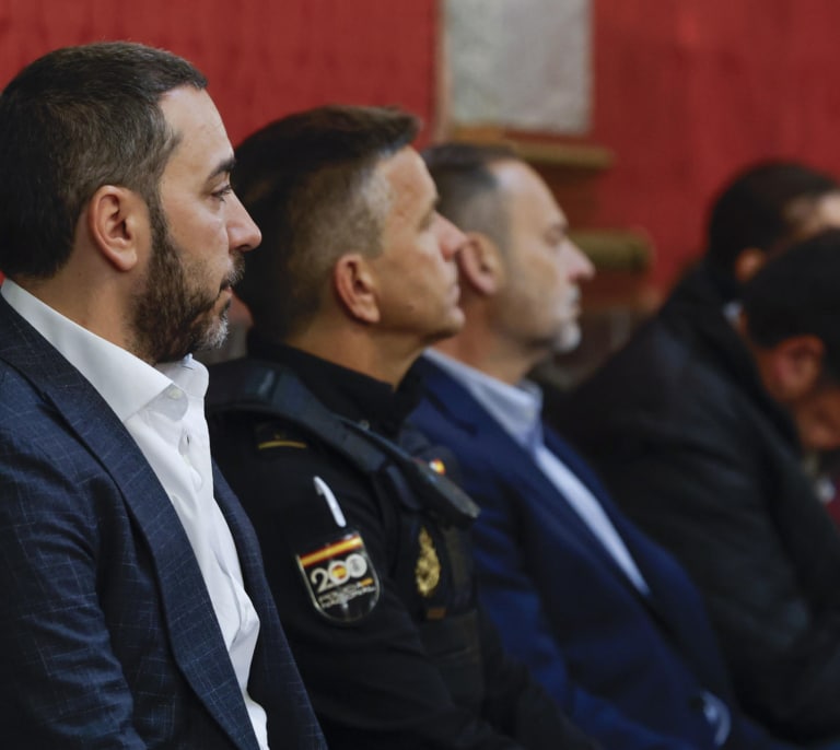 El piso de Jessica, los sobres en Ferraz y un viaje a Dominicana por amor marcan el primer día del juicio del 'caso mascarillas'