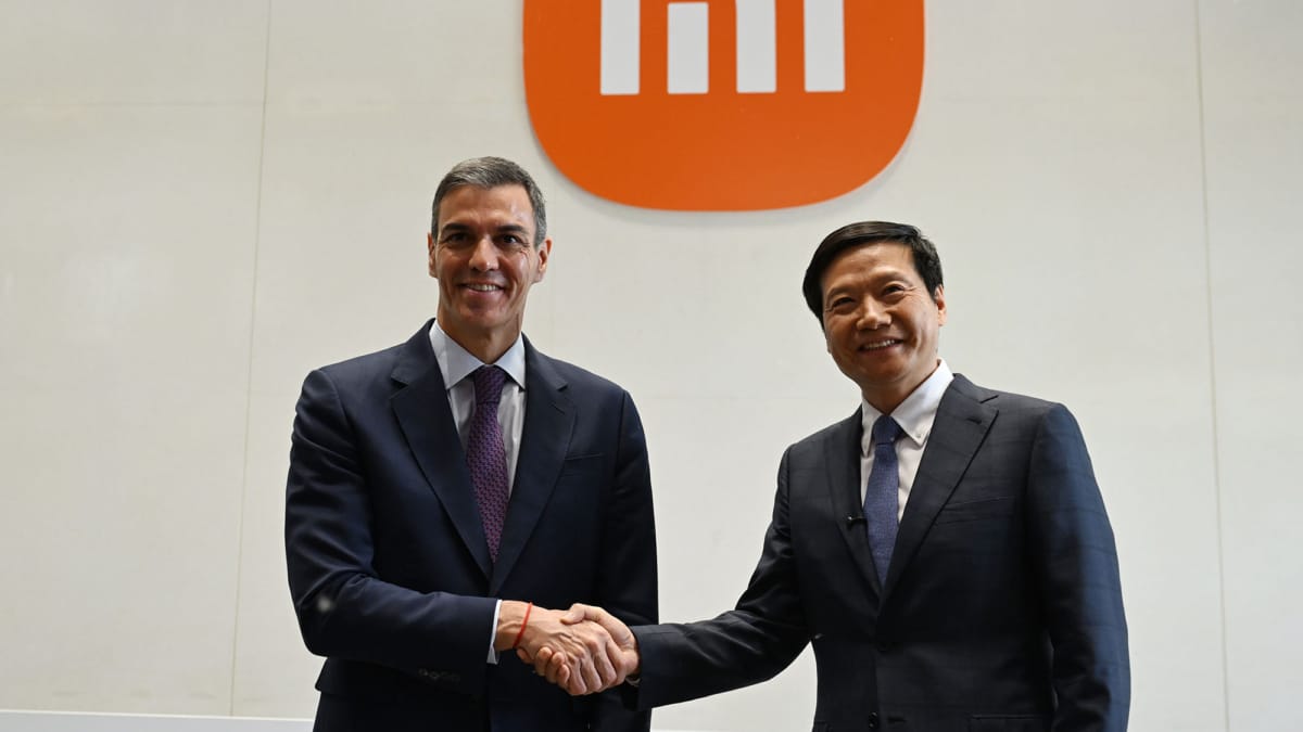 Imagen del encuentro entre Pedro Sánchez y Lei Jun