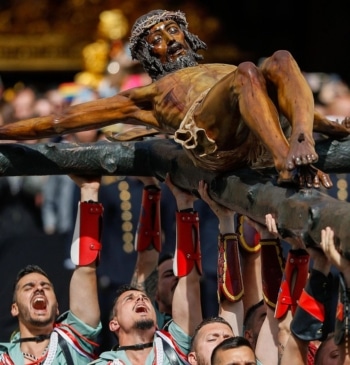 TVE nacionalsanchista o nacionalcatólica