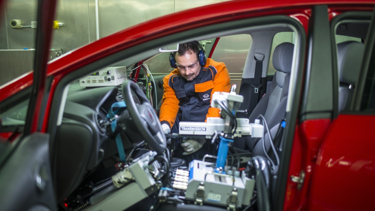 El nuevo motor de gasolina 100% renovable de Repsol que desafía al eléctrico con su bajo consumo