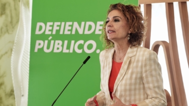 Montero pierde su primera batalla orgánica: cede ante Cádiz para evitar un cisma antes de las andaluzas