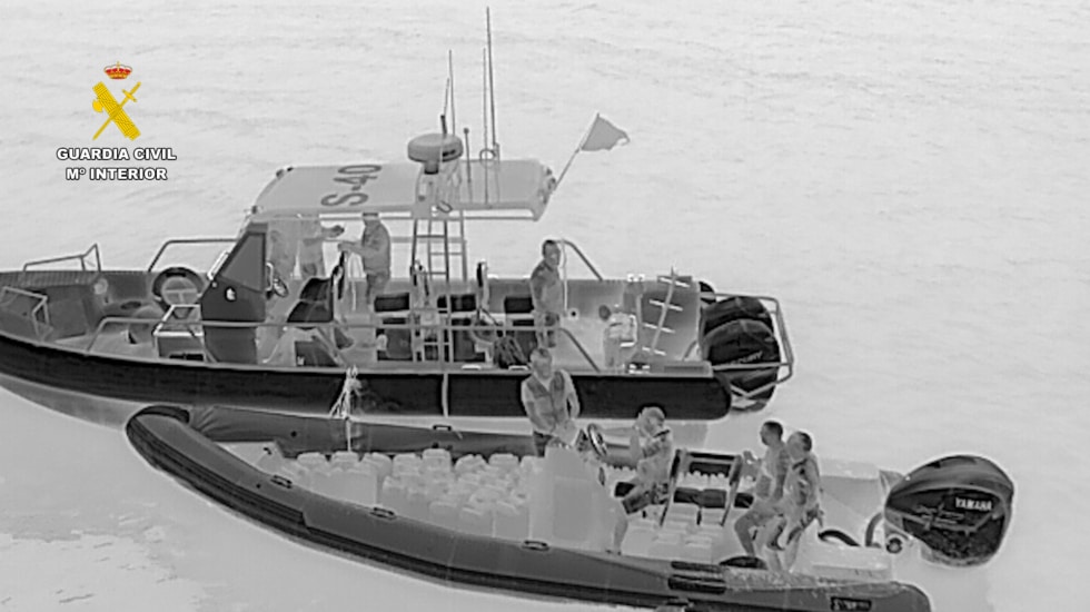 Las gasolineras del Estrecho: la red que alimenta narcolanchas, droga y pateras entre África y España 