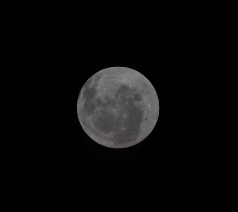 La NASA publica la primera imagen de la cara oculta de la Luna