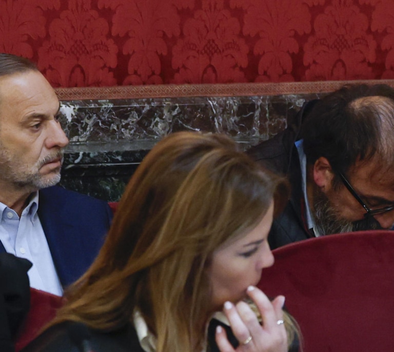 Ábalos y Koldo, en el banquillo como en el Peugeot