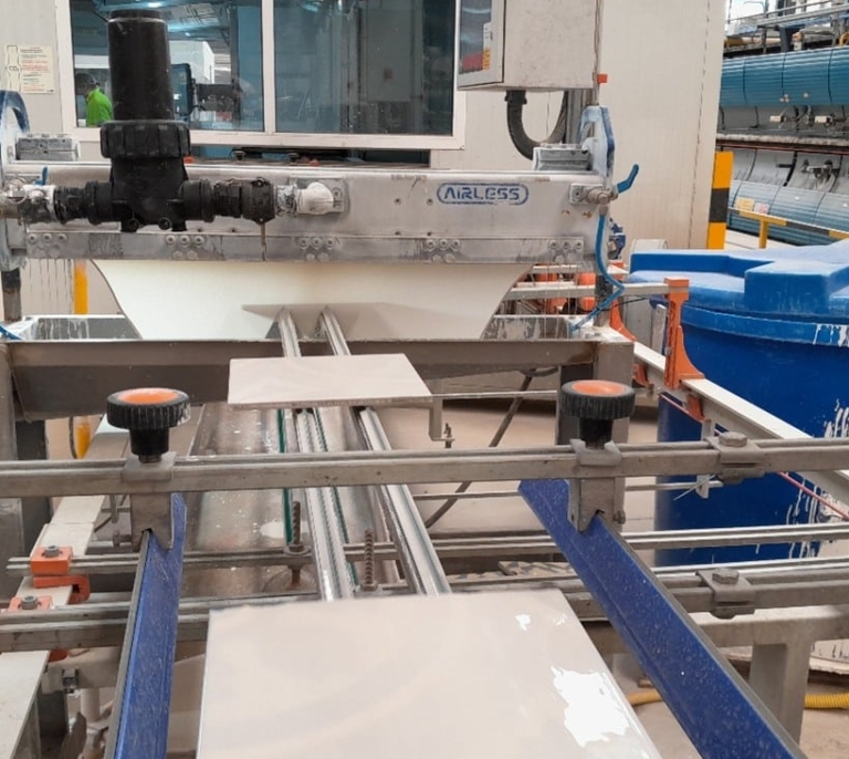 Un proyecto puntero valenciano busca convertir los residuos cerámicos en pavimento de alto rendimiento