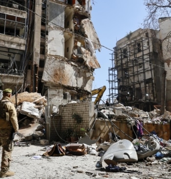 La ofensiva israelí en Líbano supera los 300 muertos mientras continúan las [...]