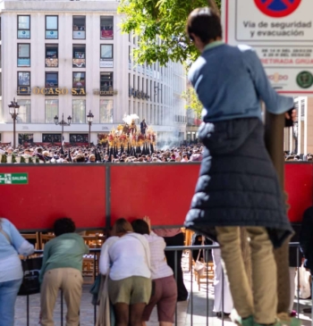 Indignación en Andalucía por el "muro de vallas" en las procesiones: "O [...]