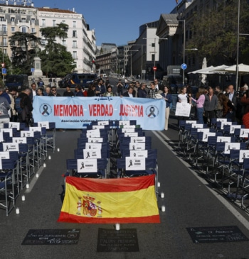 Sánchez y Puente, en la diana de las víctimas de Adamuz: "Debe [...]