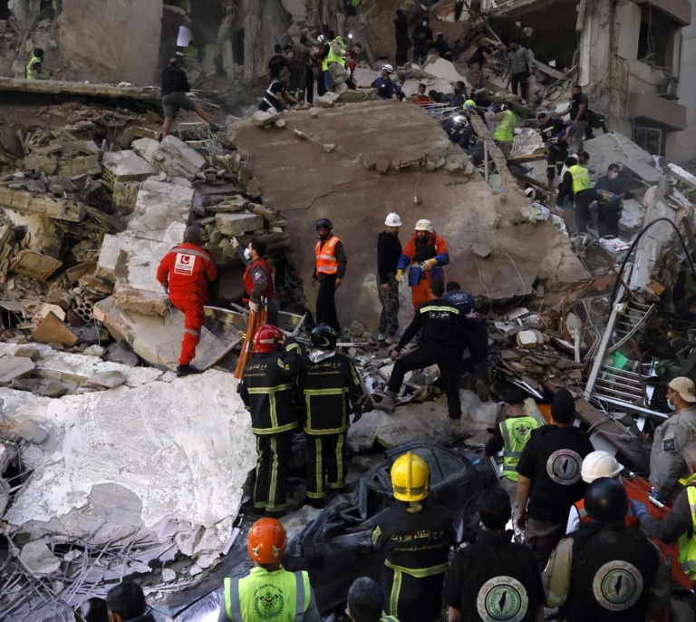 Irán cierra Ormuz tras el ataque israelí en Líbano: al menos 254 muertos y 1.165 heridos