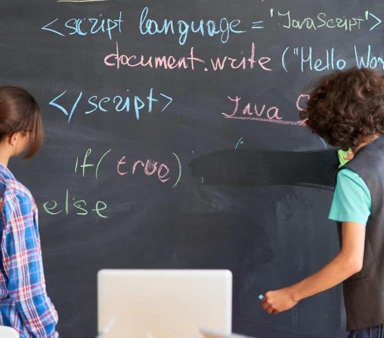 La era del "ChatGPT para profesores" consolida la IA como aliada del docente en España