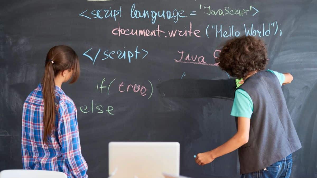 La era del "ChatGPT para profesores" consolida la IA como aliada del docente en España