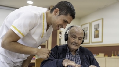 España avanza hacia un modelo de cuidados más humanizado con impulso institucional y social