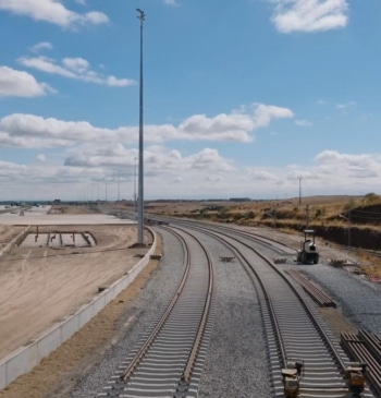 Traccion Rail, empresa del Grupo Azvi, explotará el Puerto Seco de Salamanca [...]