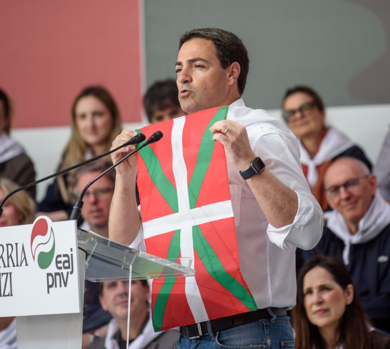 Pradales: "¿Sacaron a Franco de su tumba y no son capaces de traer un cuadro a Euskadi?"