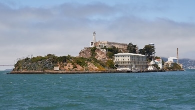 Sangre y fuego en La Roca: la espeluznante batalla que sacudió la cárcel de Alcatraz