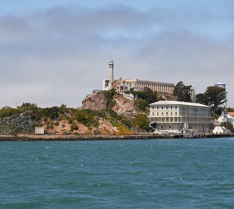 Sangre y fuego en La Roca: la espeluznante batalla que sacudió la cárcel de Alcatraz