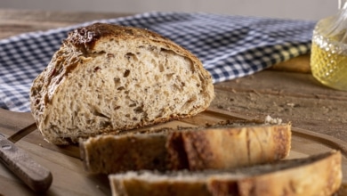 ¿Qué pasa en tu cuerpo cuando comes demasiado pan? Efectos reales en la salud