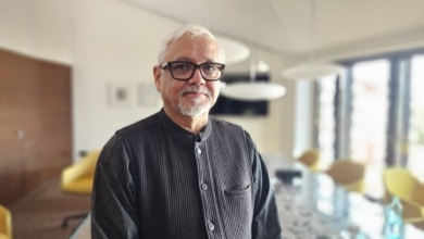 Amitav Ghosh: “Los científicos del clima tenían una idea ingenua: si presentaban sus conclusiones, los políticos las seguirían”