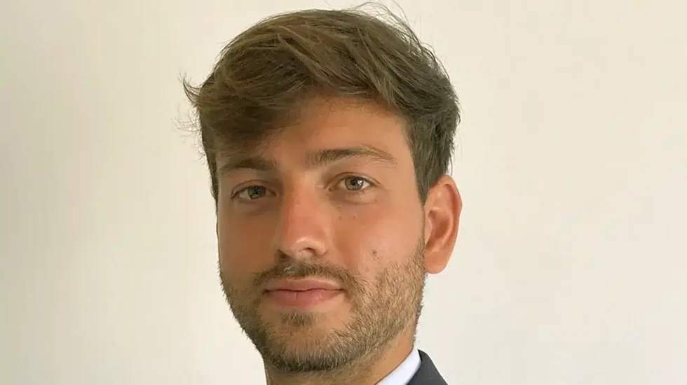 Andrés Millán, abogado experto en impuestos: "El mayor error es invertir en los productos que recomienda el gestor del banco" 