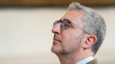 El 'hachazo' fiscal al trabajo en España convierte 182 euros que paga la empresa en 100 de salario