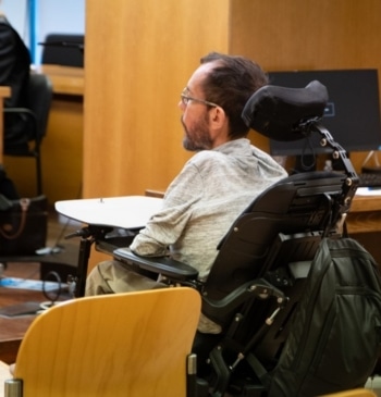 La Audiencia de Madrid absuelve a Pablo Echenique por su tuit sobre [...]