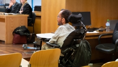 La Audiencia de Madrid absuelve a Pablo Echenique por su tuit sobre "deportar sacerdotes"