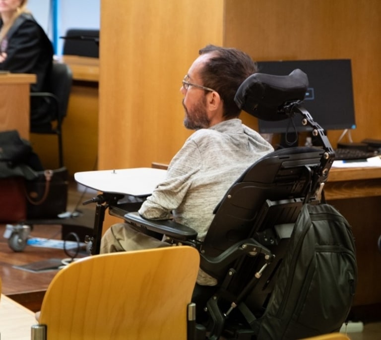 La Audiencia de Madrid absuelve a Pablo Echenique por su tuit sobre "deportar sacerdotes"