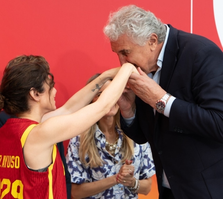 Ayuso presenta el Eurobasket 2029, que tendrá su partido inaugural en el Bernabéu