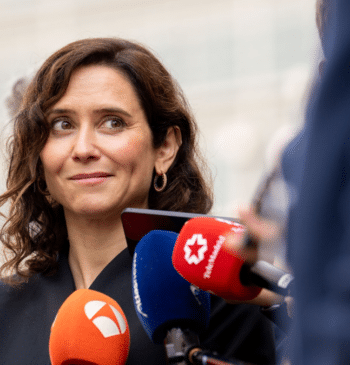 Vox responde a las críticas de Ayuso a la "prioridad nacional" y [...]