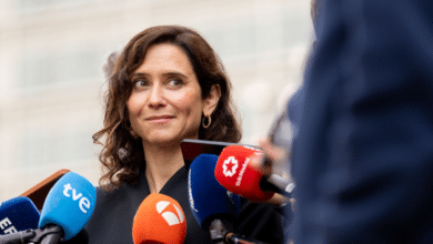 Vox responde a las críticas de Ayuso a la "prioridad nacional" y advierte que lo exigirá en Madrid: "No vas a frenar el sentido común"