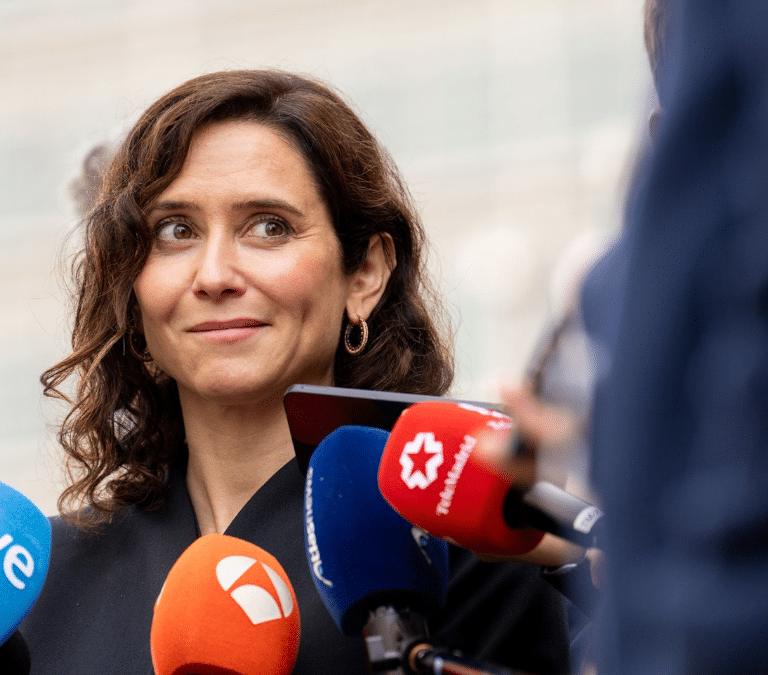 Vox responde a las críticas de Ayuso a la "prioridad nacional" y advierte que lo exigirá en Madrid: "No vas a frenar el sentido común"