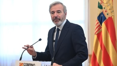 Azcón confía en que las negociaciones con Vox se aceleren "en los próximos días y semanas" para alcanzar un "buen acuerdo" de gobierno en Aragón