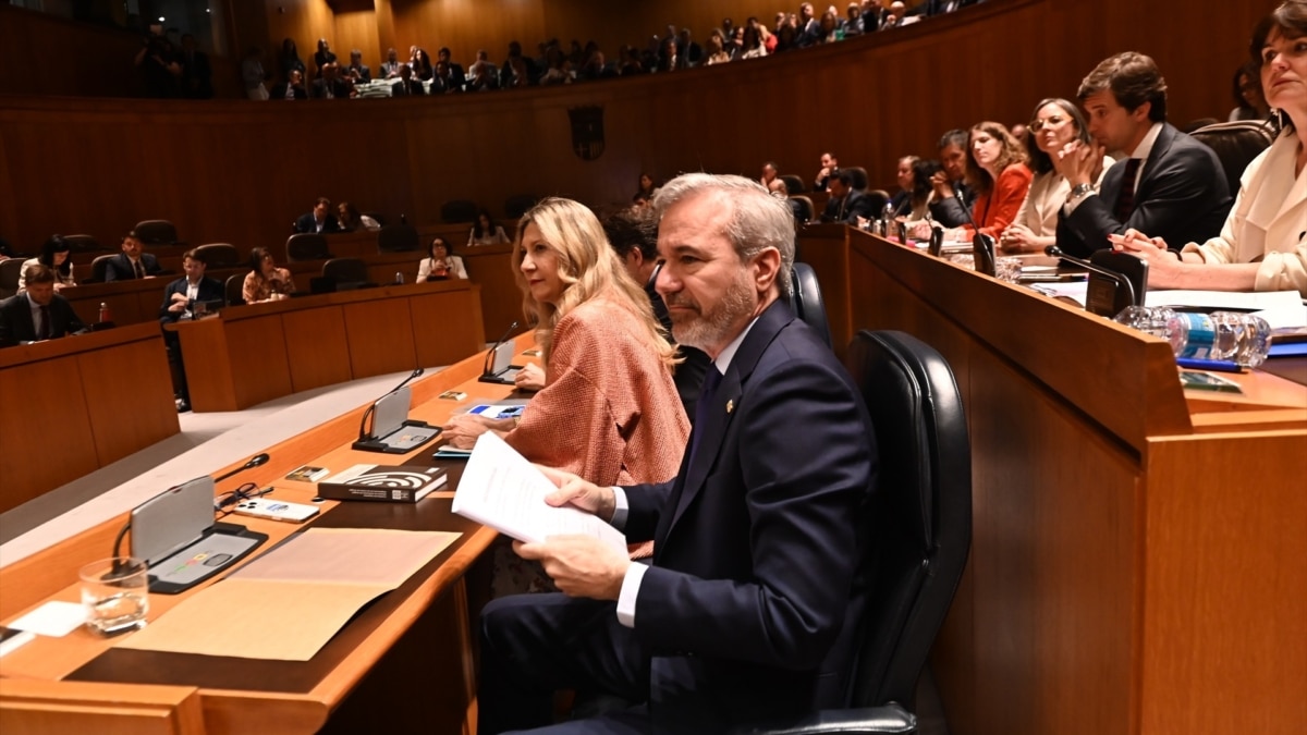 El presidente del Gobierno de Aragón en funciones, Jorge Azcón, expone el programa político del Gobierno que quiere conformar, basado en el acuerdo de PP y Vox, en el Pleno de las Cortes de Aragón, a 28 de abril de 2026, en Zaragoza, Aragón (España). El pacto de gobierno, que incluye la polémica ‘prioridad nacional’ de VOX, define el arranque de la nueva legislatura en la comunidad autónoma. Ramón Comet / Europa Press 28/4/2026