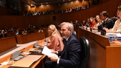 Azcón acusa a Urtasun de alinearse con la "ofensiva independentista" contra el traslado de las pinturas de Sijena