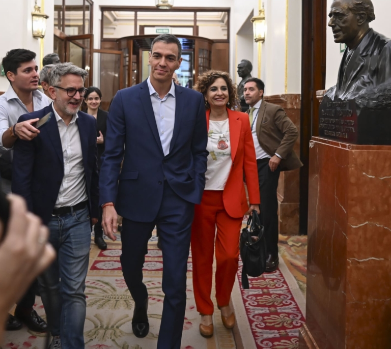 Moncloa intenta contener el choque con el PNV y lo atribuye a las tensiones de Esteban con el PSE