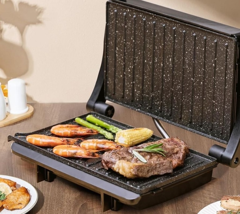¿No tienes barbacoa en casa? Con esta parrilla eléctrica compacta no la vas a necesitar