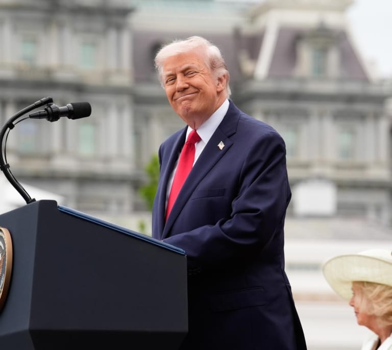 Trump acusa a Merz de no apoyar a EEUU en la guerra con Irán: "Con razón a Alemania le va tan mal"