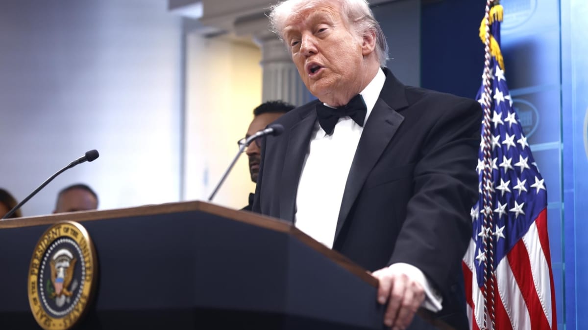 Donald Trump comparece tras el tiroteo.