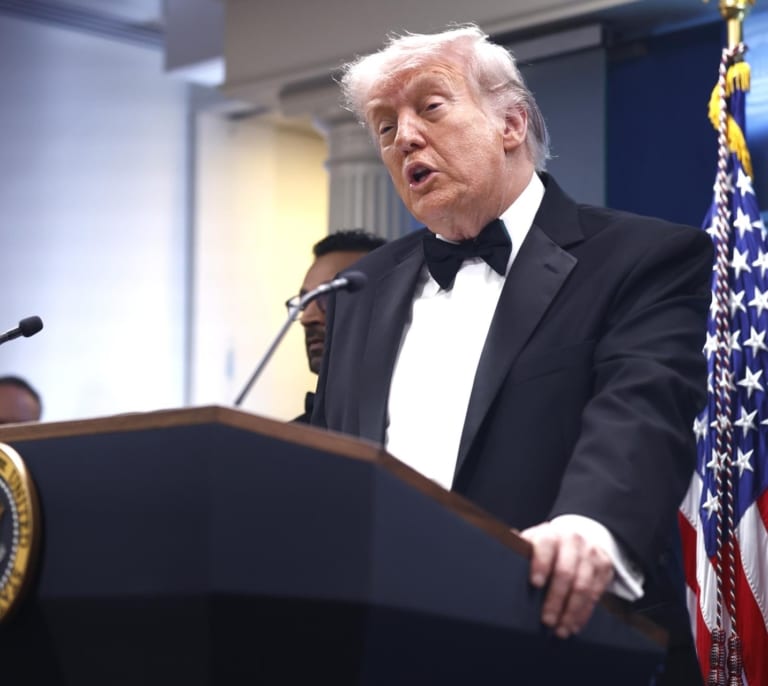 Trump se salva tras el ataque de un "pistolero solitario" en la Cena de Corresponsales de la Casa Blanca
