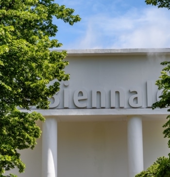 La Bienal de Venecia estalla a nueve días de su inauguración por [...]