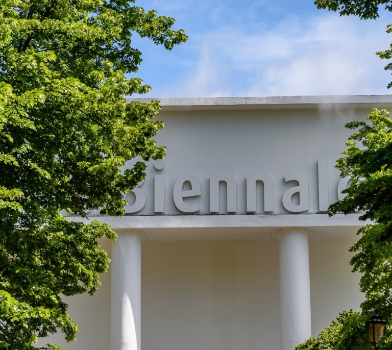 La Bienal de Venecia estalla a nueve días de su inauguración por la presencia de Israel y Rusia