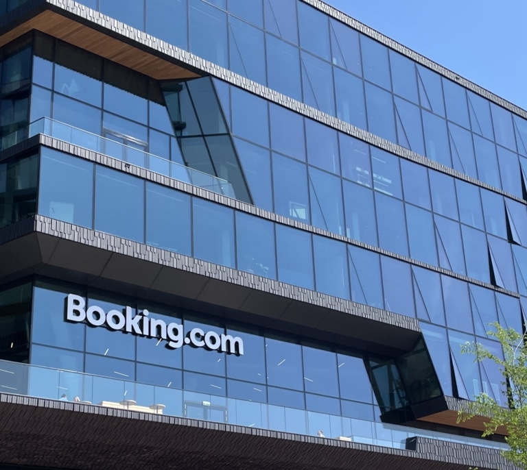 Un ciberataque a Booking.com expone los datos de las reservas de sus clientes