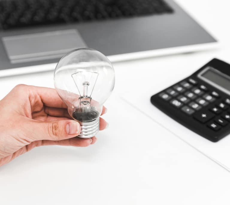 Precio de la luz hoy, 9 de abril de 2026: cómo reducir el consumo eléctrico con pequeños cambios