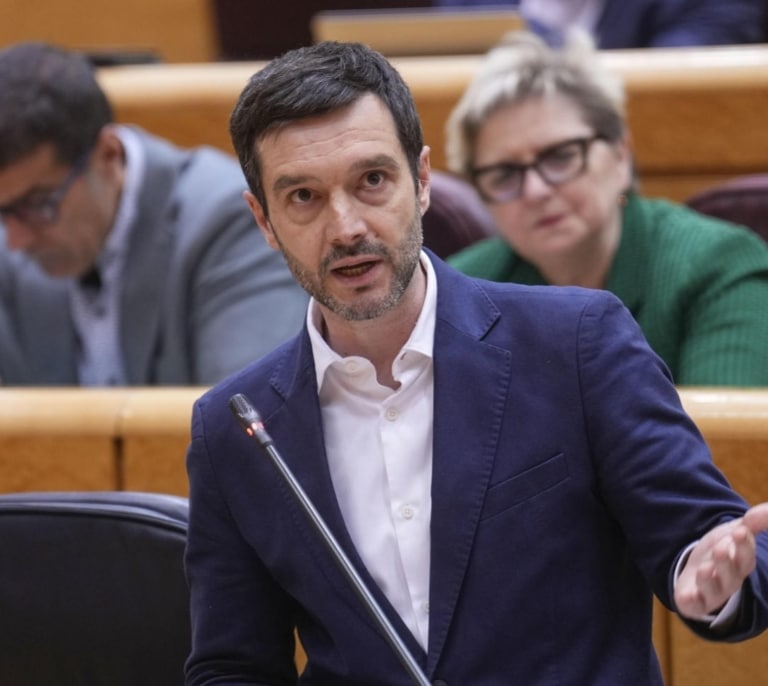 Bustinduy firma la multa multimillonaria a Alquiler Seguro y la compañía se defiende con sentencias judiciales