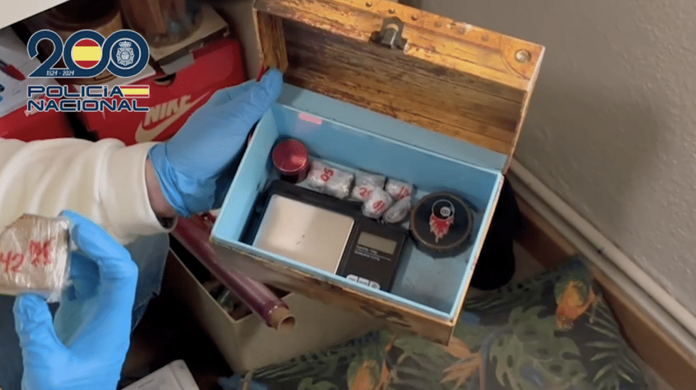 El narco se reinventa en Madrid: droga a cambio de sexo, reparto en patinete y pisos junto a zonas infantiles 