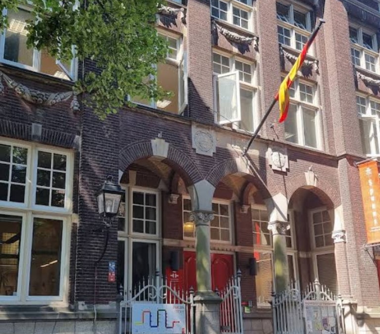 España morosa: por qué peligran las sedes del Cervantes y otros bienes del Estado en el extranjero