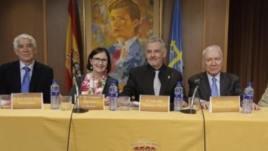Carmen Martínez, la mujer que rescató la vid asturiana y descubrió una rosa única en el mundo