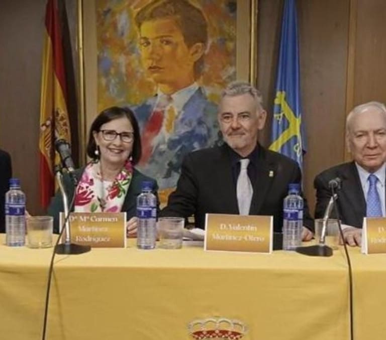 Carmen Martínez, la mujer que rescató la vid asturiana y descubrió una rosa única en el mundo