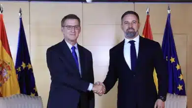 Salvar los gobiernos autonómicos a pesar del enésimo ataque de Vox contra el PP