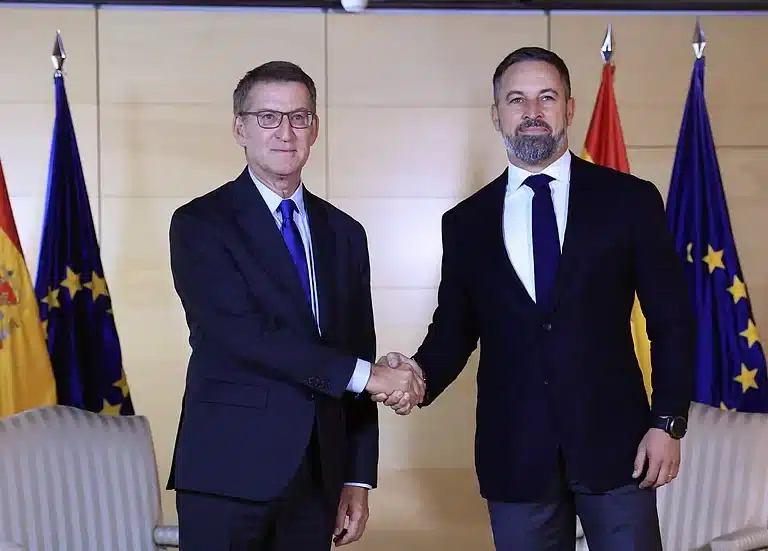 Salvar los gobiernos autonómicos a pesar del enésimo ataque de Vox contra el PP